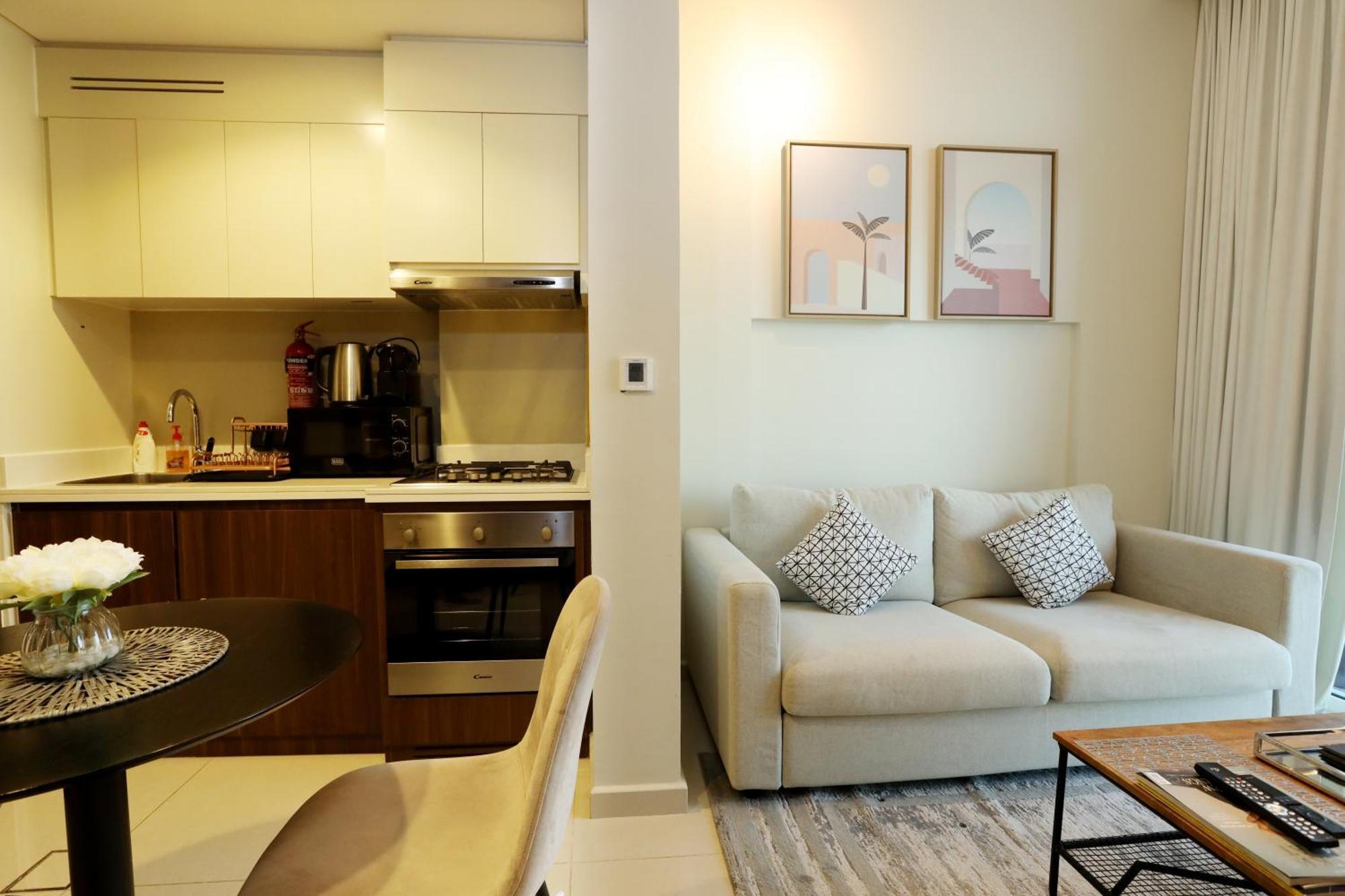 Brown Stone - & Canal View Reva