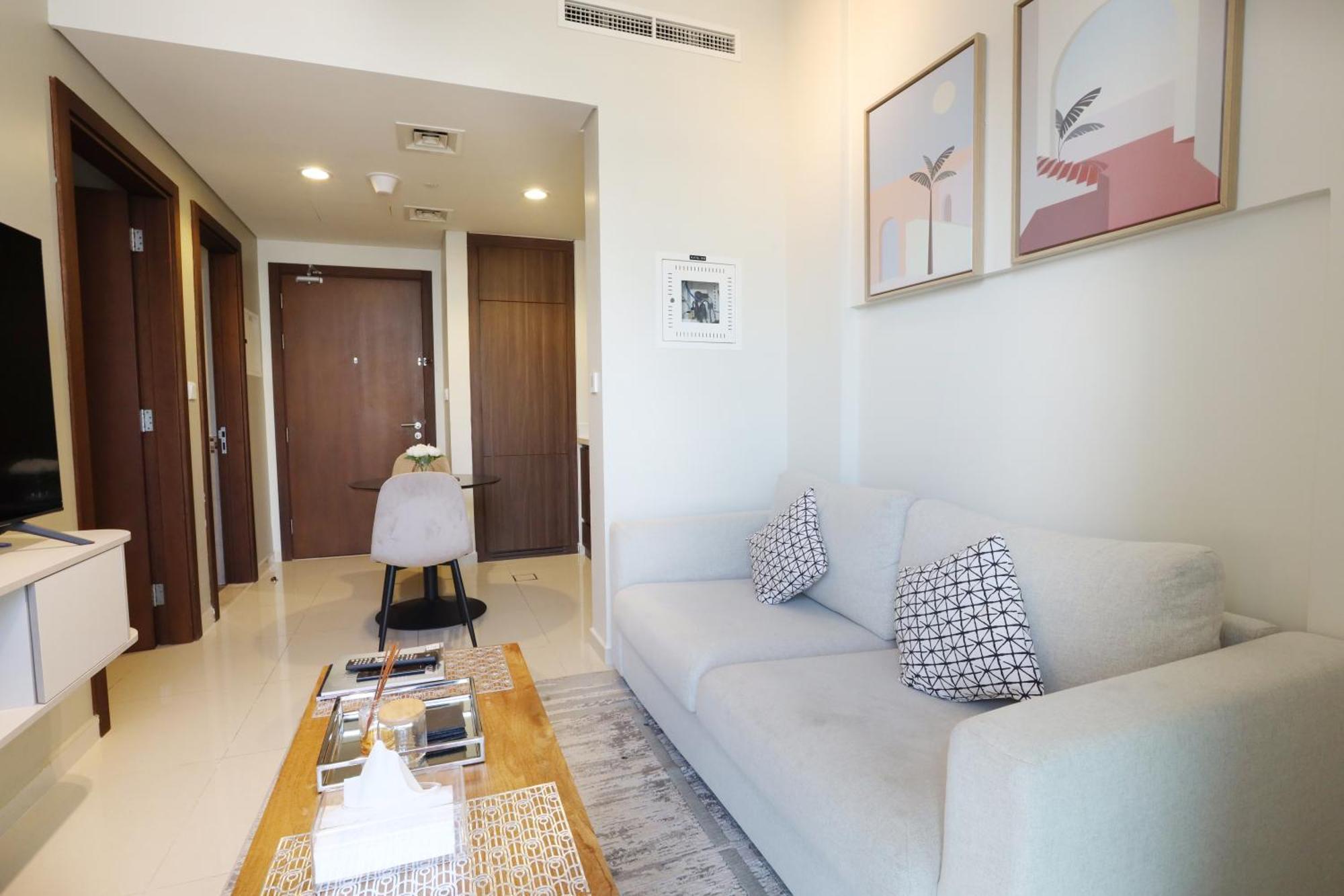 Brown Stone - & Canal View Reva Apartment