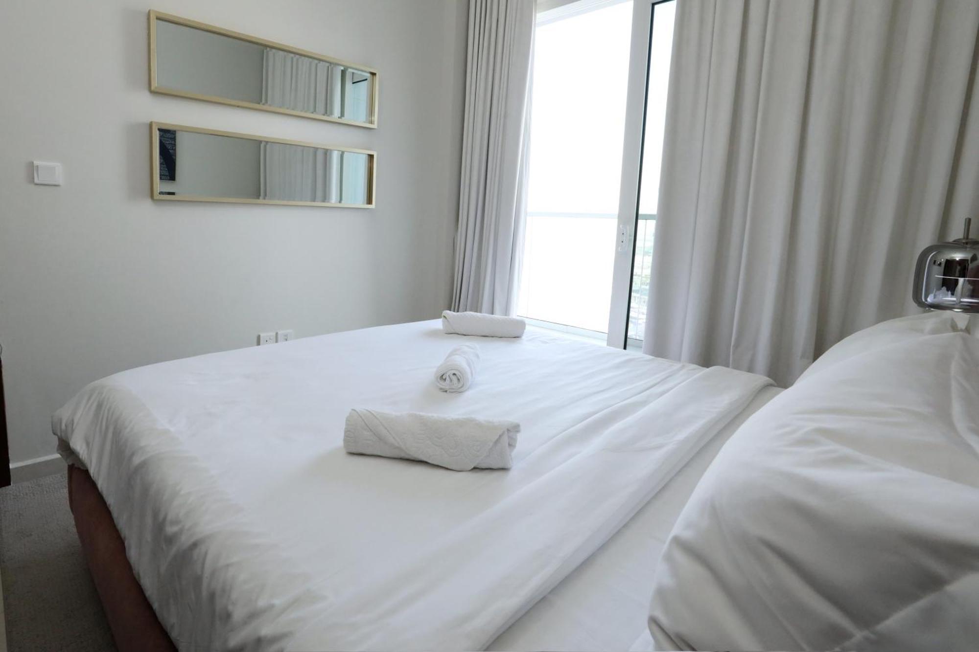 Brown Stone - & Canal View Reva Apartment Dubai